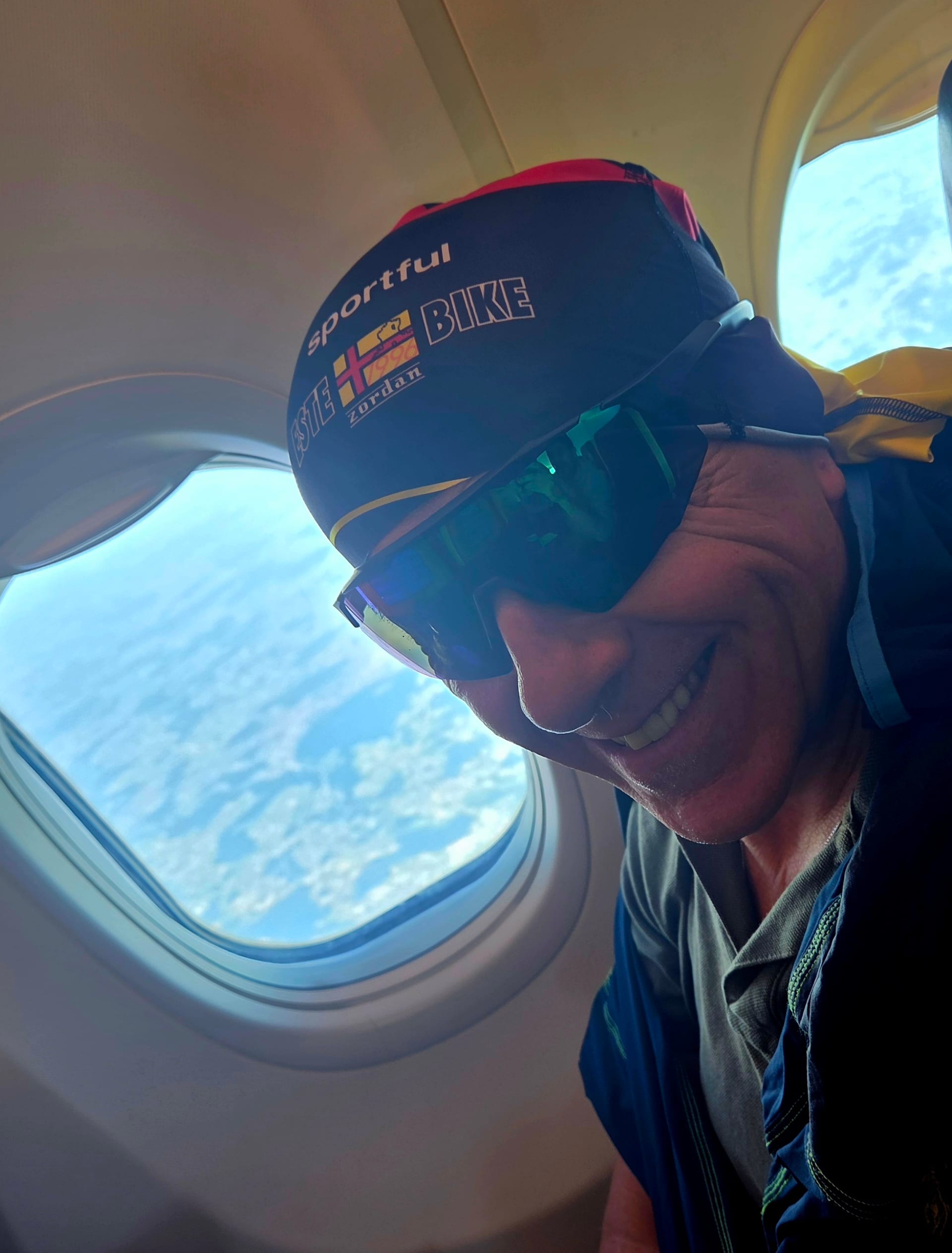In volo verso Dublino con il cappellino EsteBike