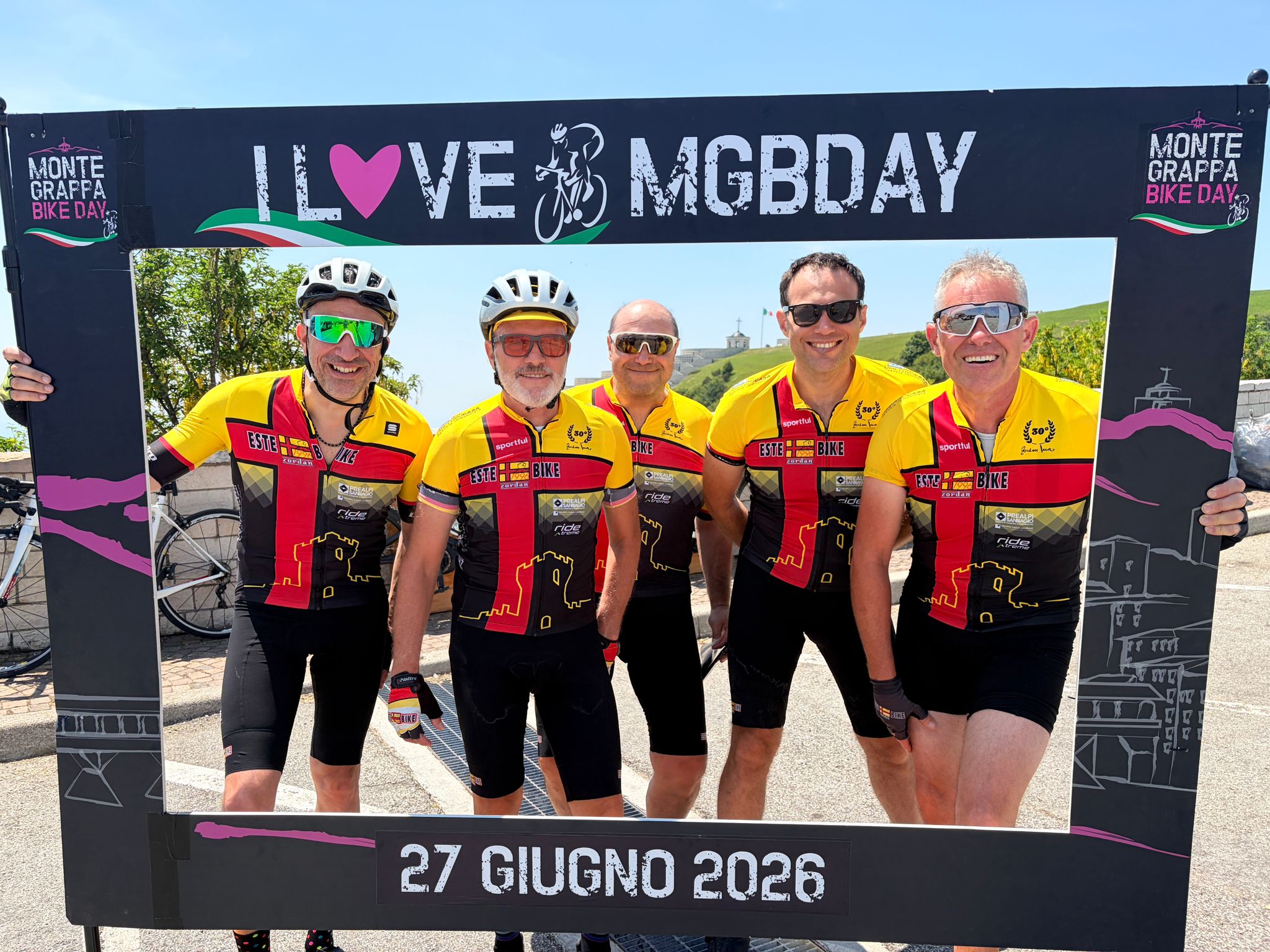 I soci EsteBike nella cornice ricordo del Monte Grappa Bike Day